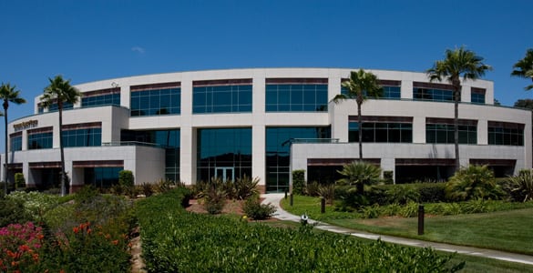 san diego del mar torrey reserve office space - blue skies, palm trees and office building with green landscape
